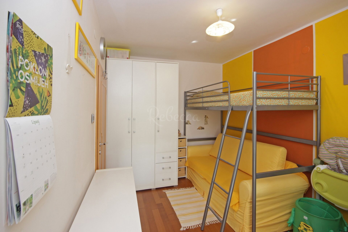 Stanovanje v centru, 62 m2, 2. nad., dvosobno, Pula