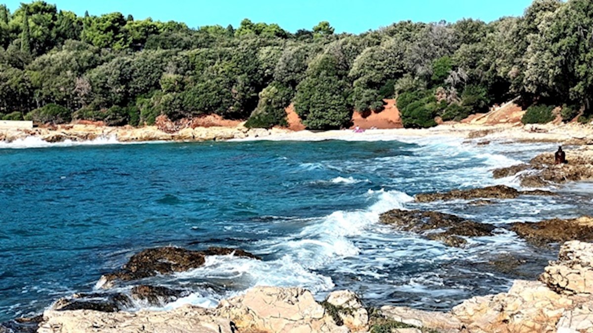 PULA, STANOVANJE 200M DO ČUDOVITE PLAŽE, GOZD, STIK Z NARAVO, VSELJIV TAKOJ