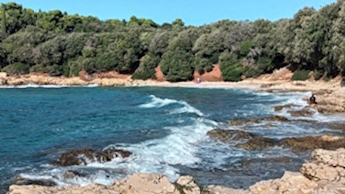 PULA, STANOVANJE 200M DO ČUDOVITE PLAŽE, GOZD, STIK Z NARAVO, VSELJIV TAKOJ