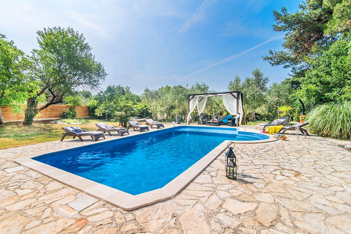 Istra, Marčana, kamnita hiša z vrtom