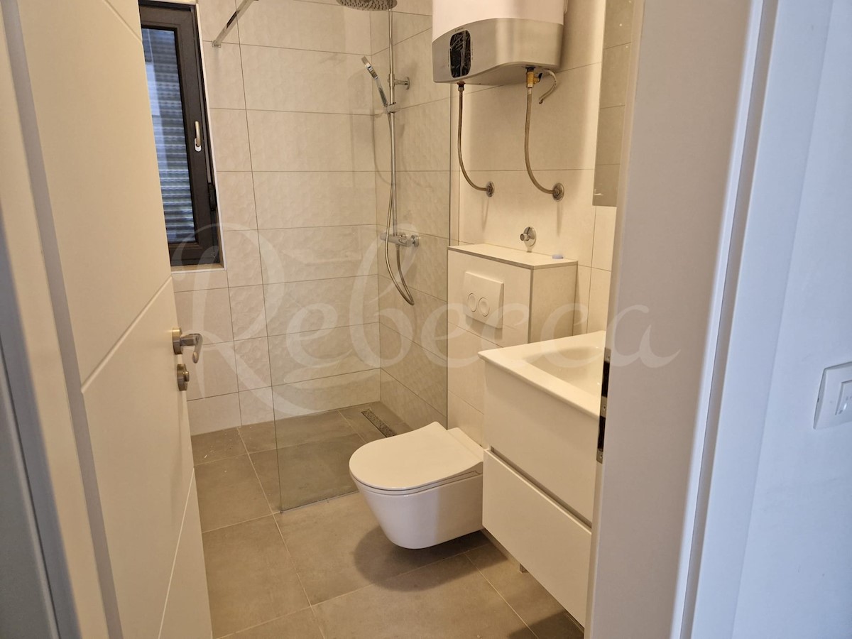 Nin, Zaton, pritlični apartma z vrtom (92m2), 40 metrov od morja, NOVOGRADNJA