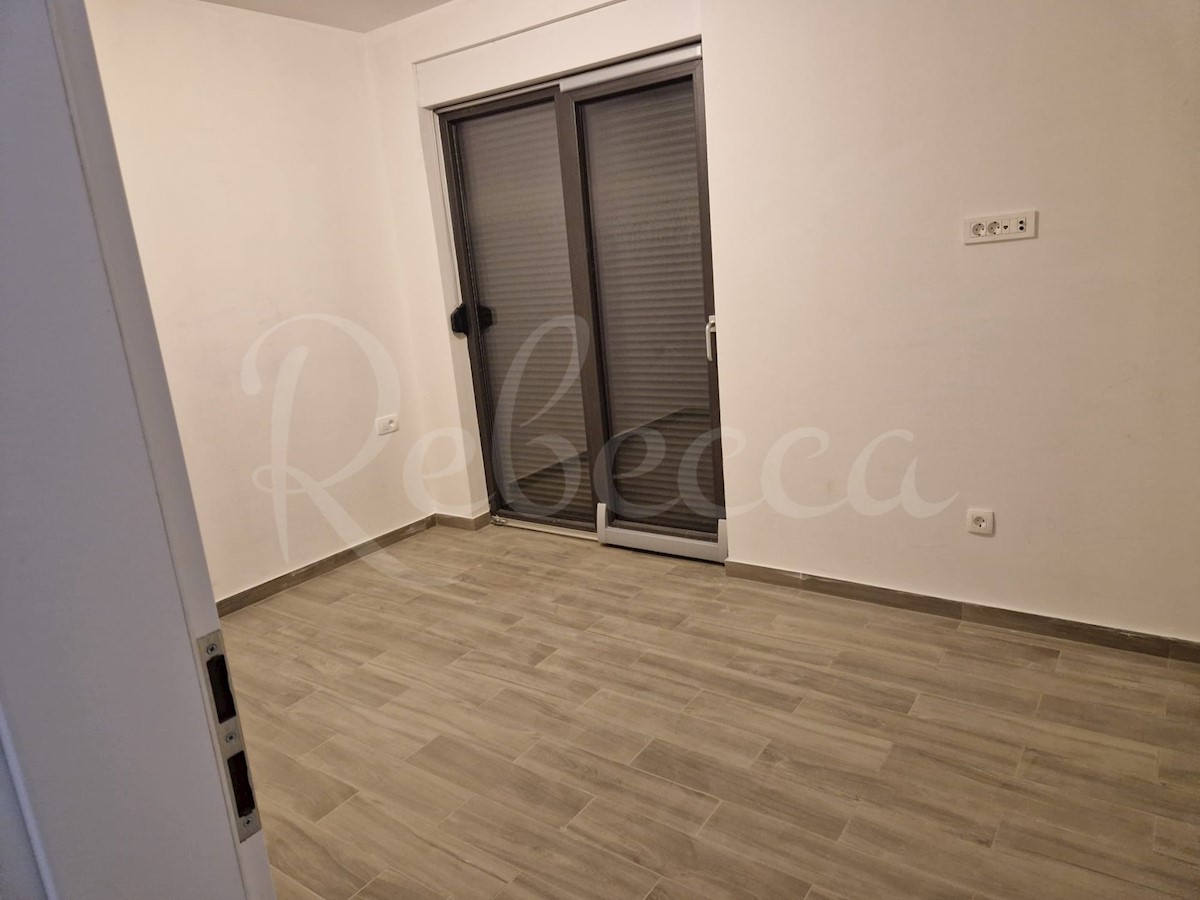 Nin, Zaton, pritlični apartma z vrtom (92m2), 40 metrov od morja, NOVOGRADNJA