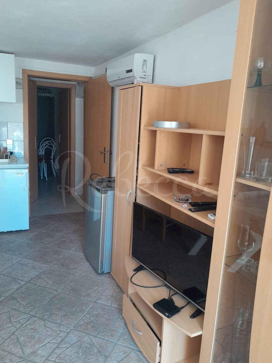 Zadar, Vir, lepa hiša, 2 apartmaja, garaža, 2. vrsta, morje 25m !!!