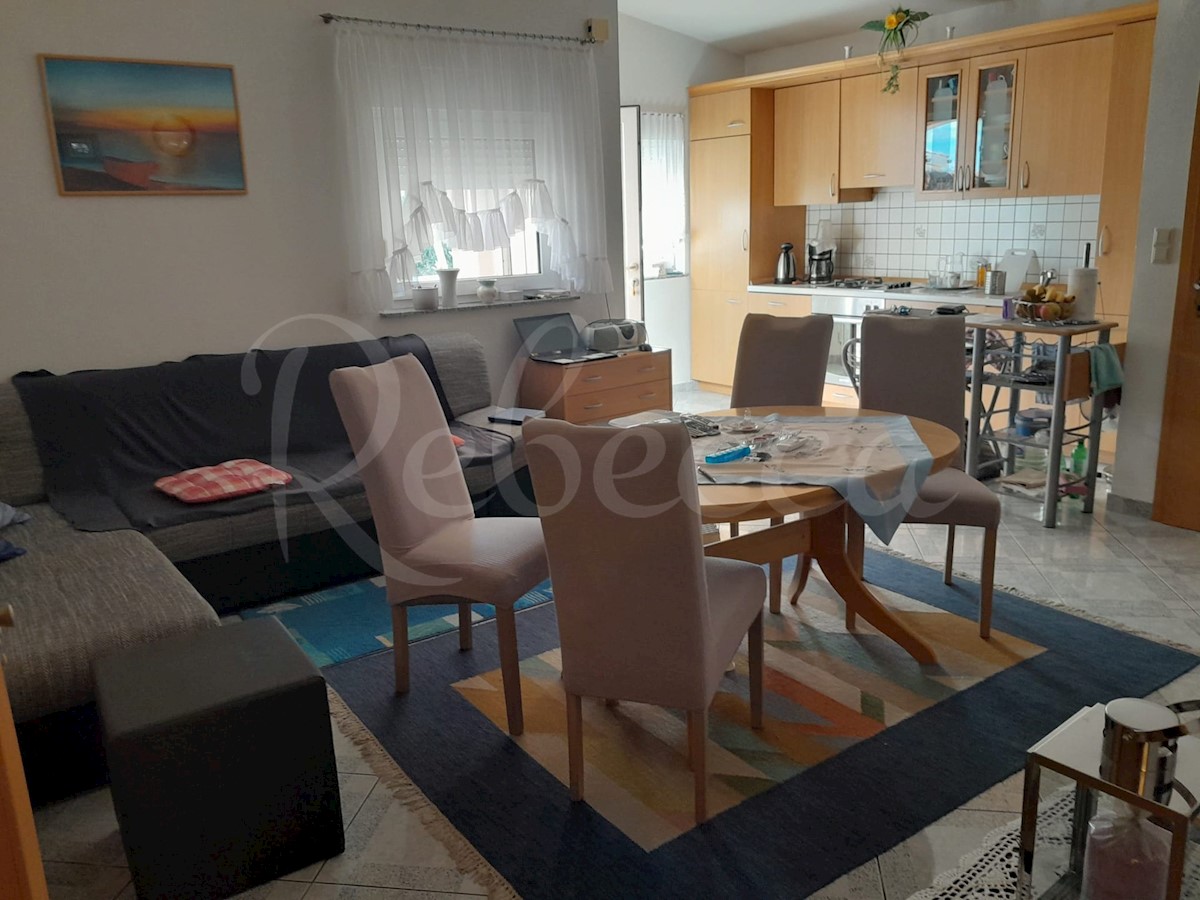 Zadar, Vir, lepa hiša, 2 apartmaja, garaža, 2. vrsta, morje 25m !!!