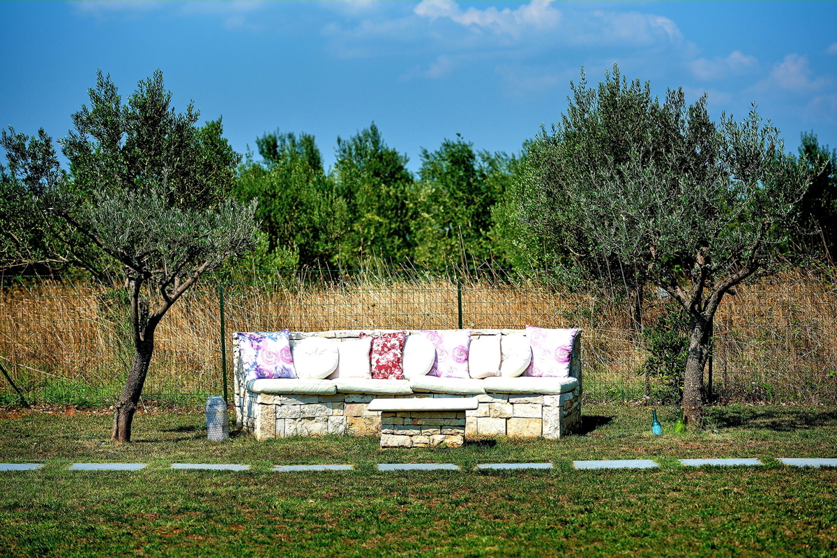 KRNICA OKOLICA VILA ZA POČITNIŠKI VRT 2800m2