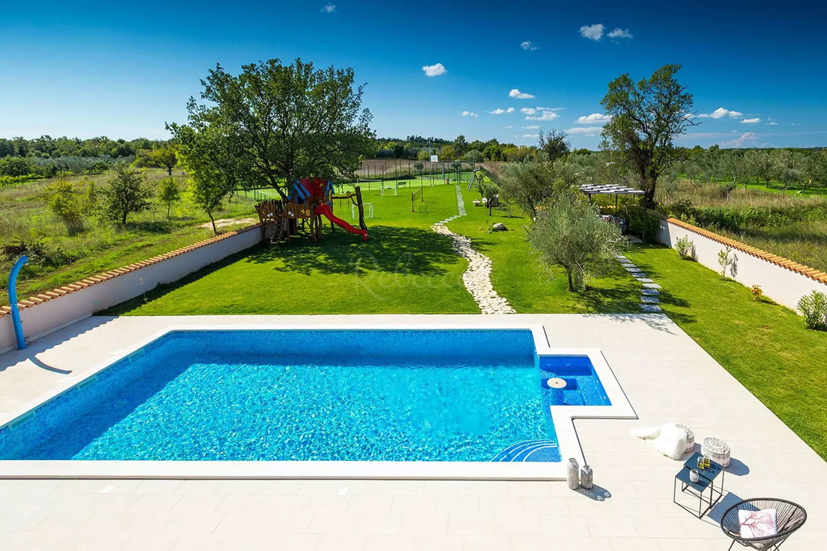 KRNICA OKOLICA VILA ZA POČITNIŠKI VRT 2800m2
