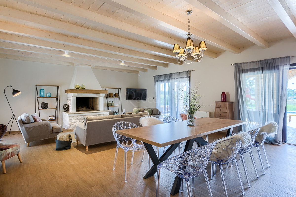 KRNICA OKOLICA VILA ZA POČITNIŠKI VRT 2800m2