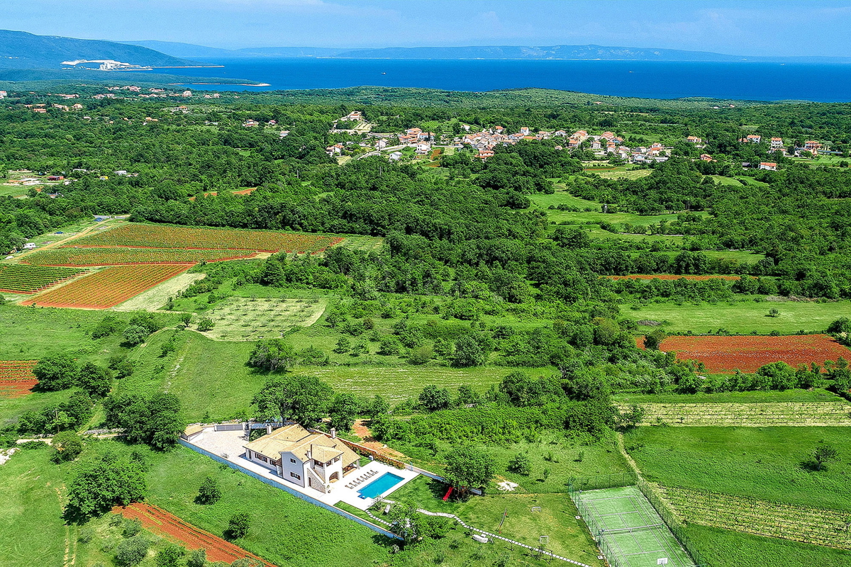 KRNICA OKOLICA VILA ZA POČITNIŠKI VRT 2800m2