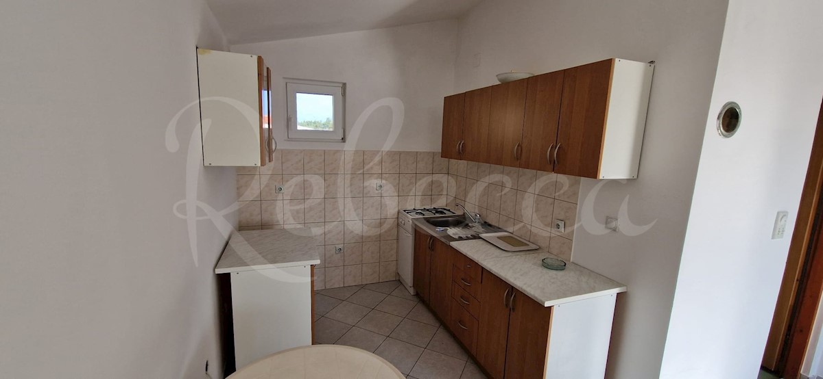 Vir, jug, hiša z 2 apartmajema in garažo (122m2), 200 m do morja