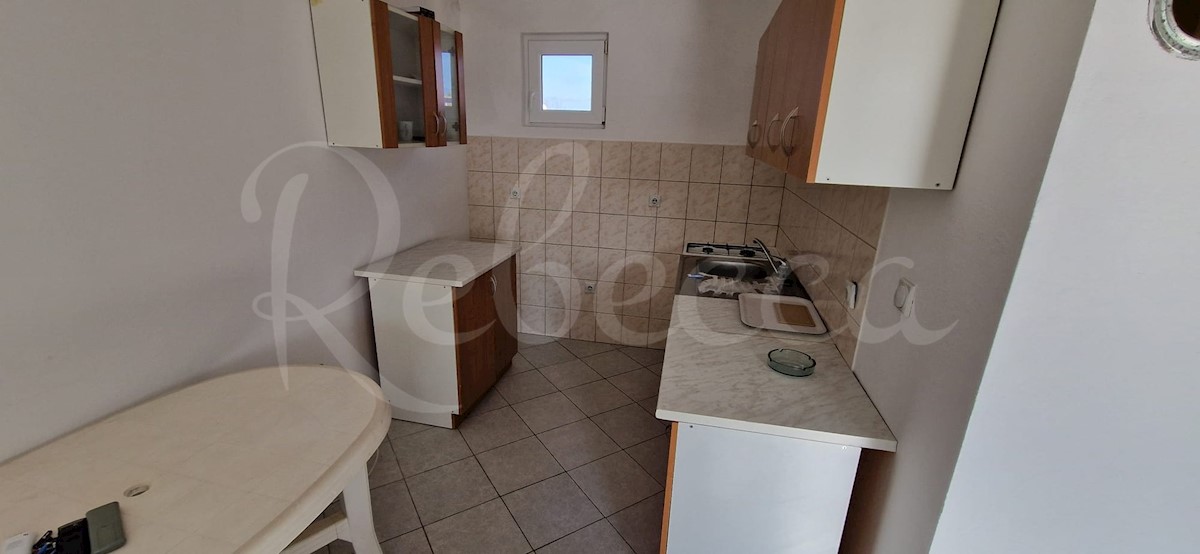 Vir, jug, hiša z 2 apartmajema in garažo (122m2), 200 m do morja