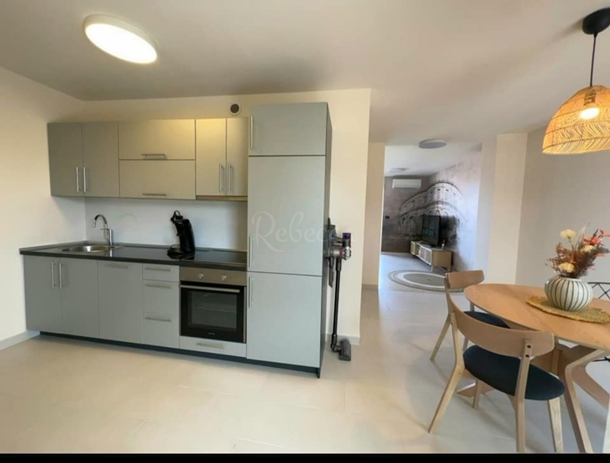Ližnjan, dvoetažni apartma, velika terasa, pogled na morje