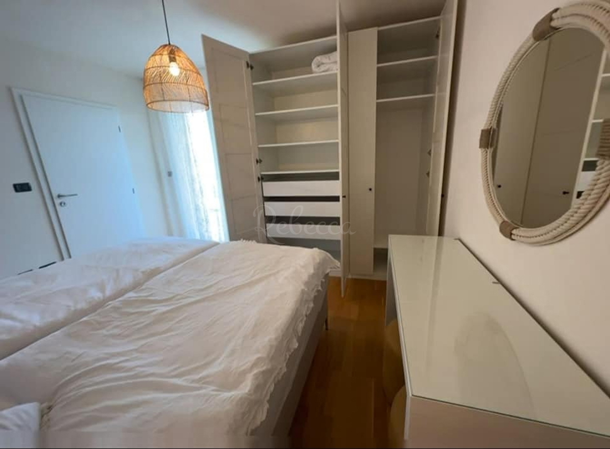 Ližnjan, dvoetažni apartma, velika terasa, pogled na morje
