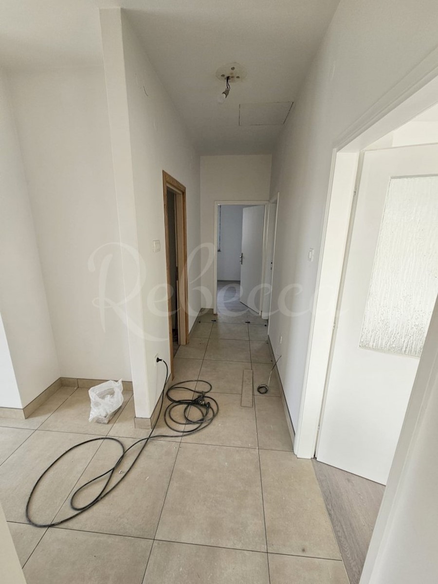 Istra, Valbandon, prenovljen apartma z vrtom