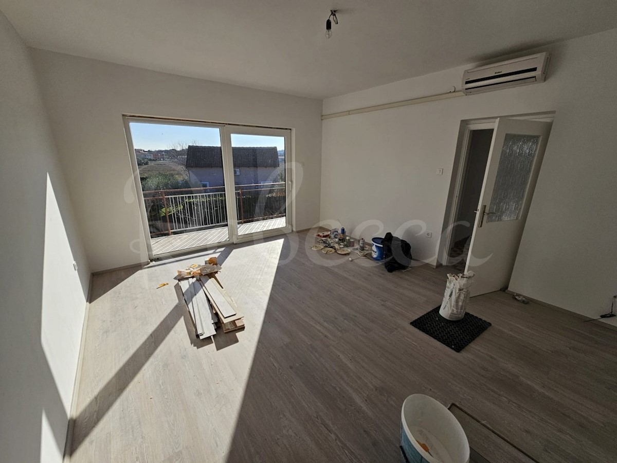 Istra, Valbandon, prenovljen apartma z vrtom