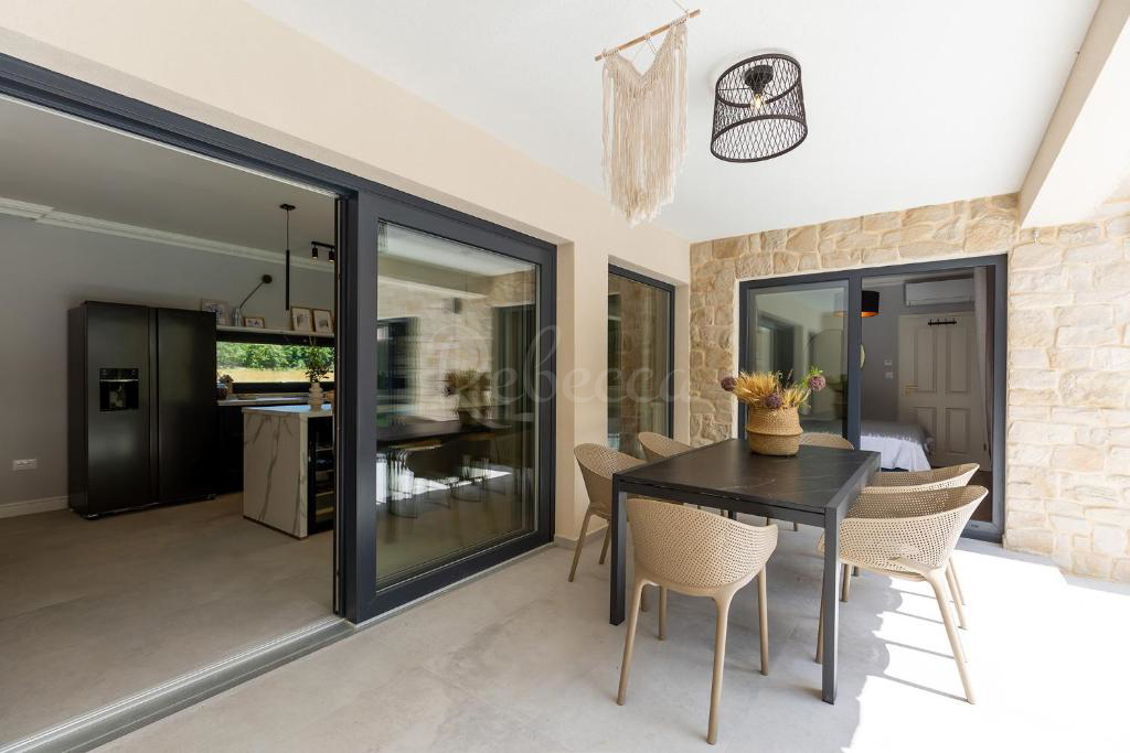 Moderna vila z bazenom, 147 m2, 3 spalnice, Juršići