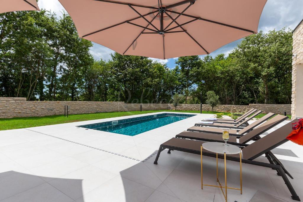 Moderna vila z bazenom, 147 m2, 3 spalnice, Juršići