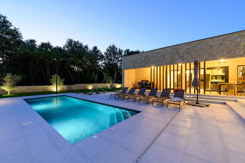 Moderna vila z bazenom, 147 m2, 3 spalnice, Juršići
