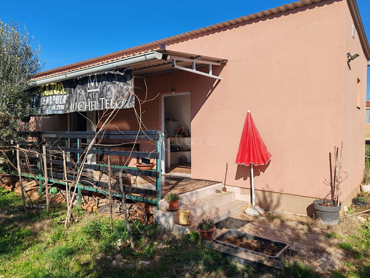 Kmetijsko zemljišče 1000 m2 z objektom - Valtura