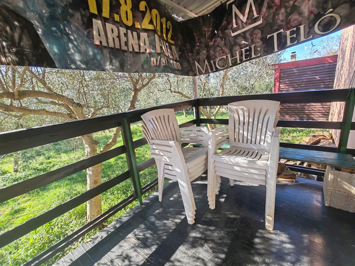 Kmetijsko zemljišče 1000 m2 z objektom - Valtura