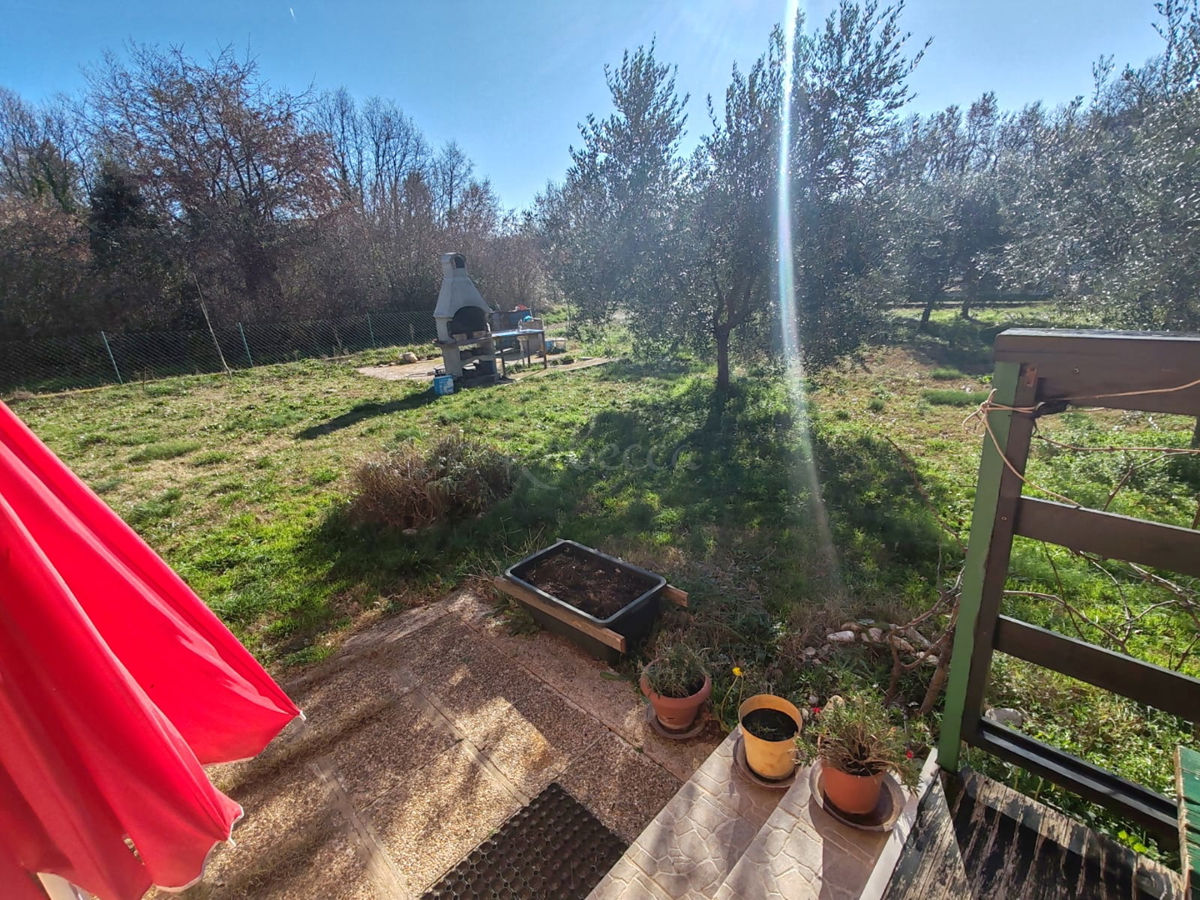 Kmetijsko zemljišče 1000 m2 z objektom - Valtura