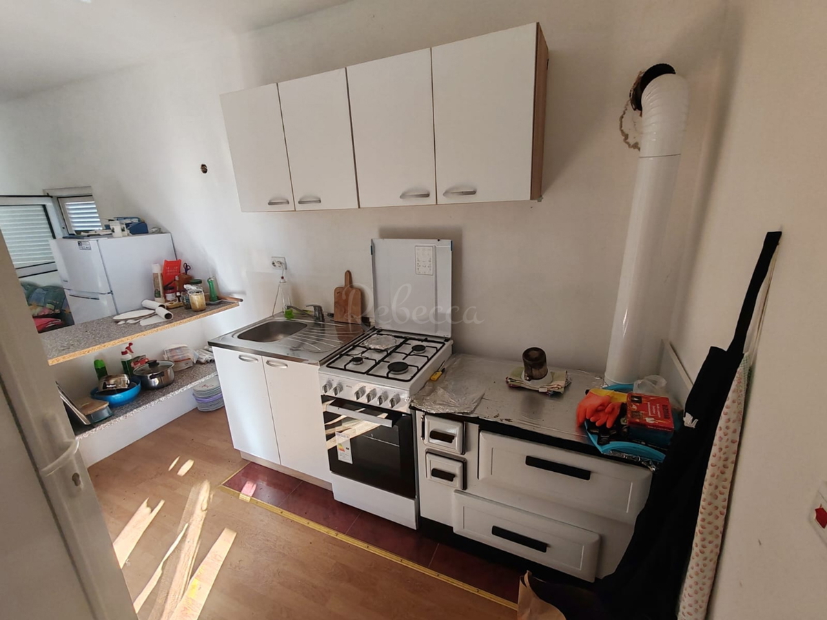 Kmetijsko zemljišče 1000 m2 z objektom - Valtura