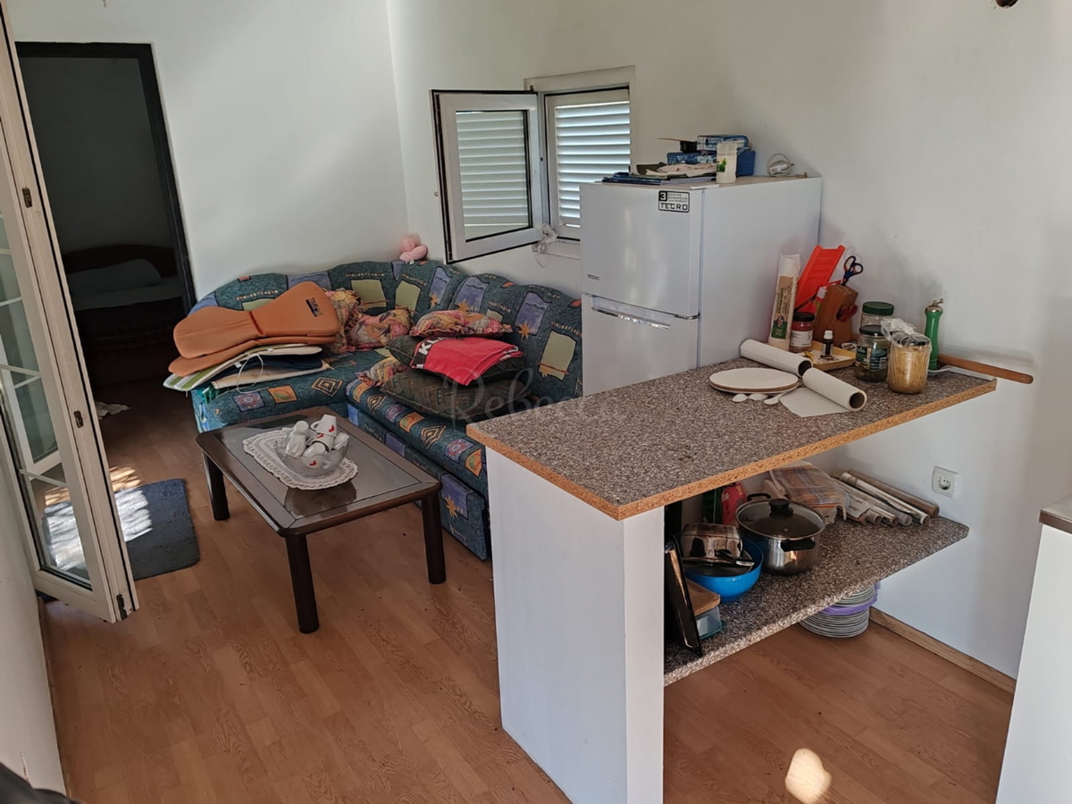 Kmetijsko zemljišče 1000 m2 z objektom - Valtura