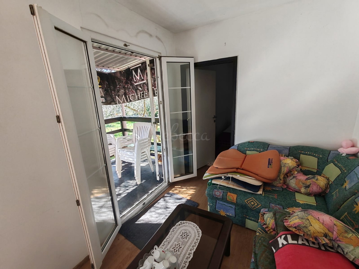 Kmetijsko zemljišče 1000 m2 z objektom - Valtura