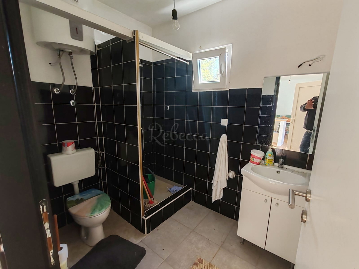 Kmetijsko zemljišče 1000 m2 z objektom - Valtura