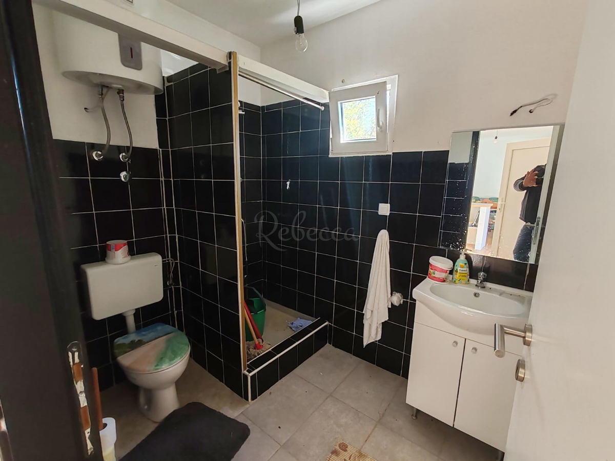 Kmetijsko zemljišče 1000 m2 z objektom - Valtura