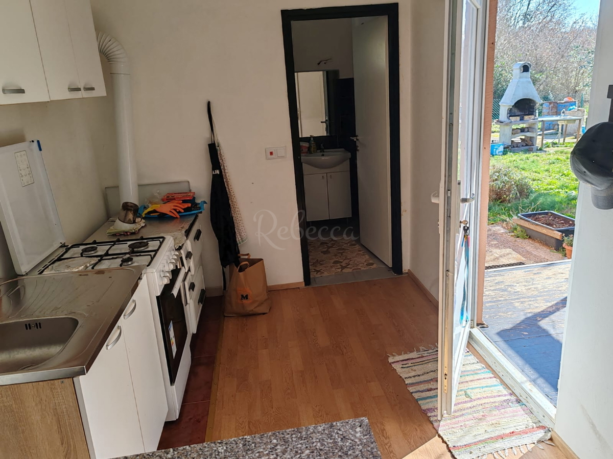 Kmetijsko zemljišče 1000 m2 z objektom - Valtura