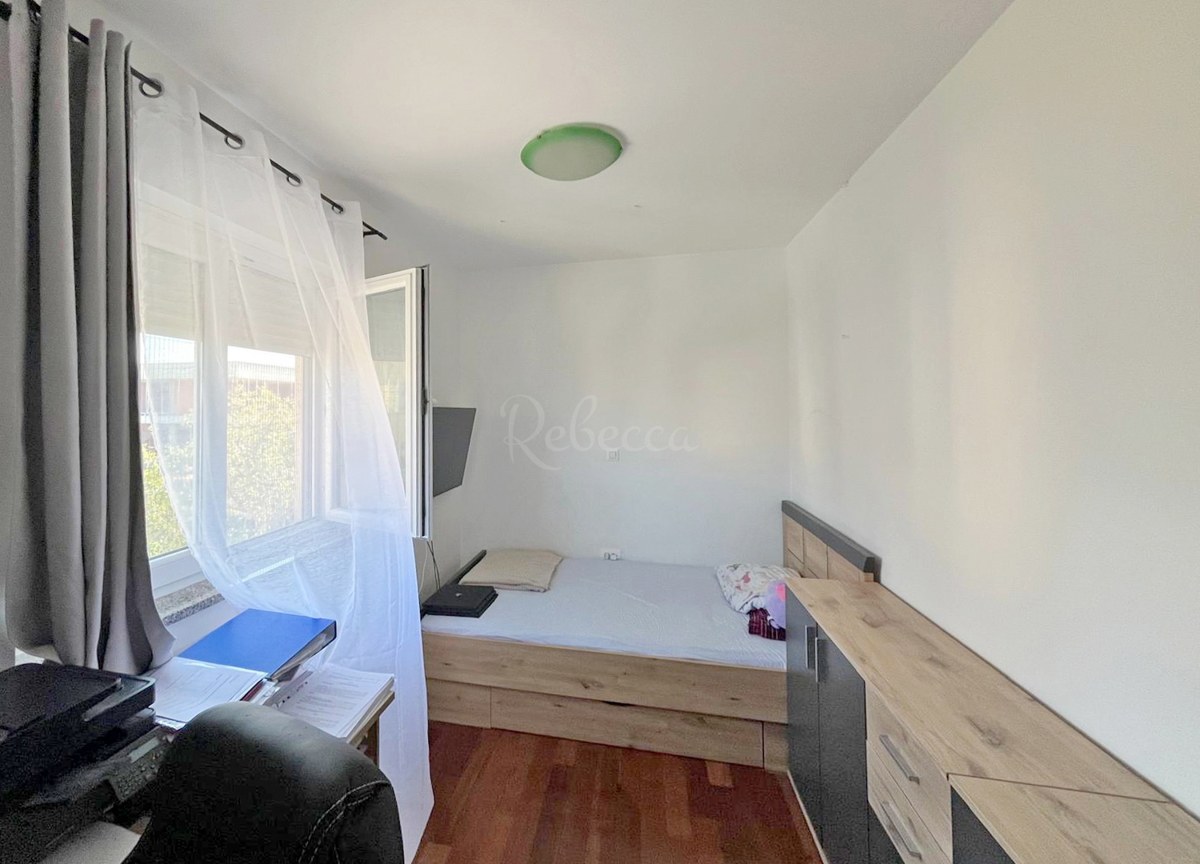 PRODAJA – Stanovanje 55 m², Pula (Medulinska) – opremljeno, balkon, parkirno mesto!