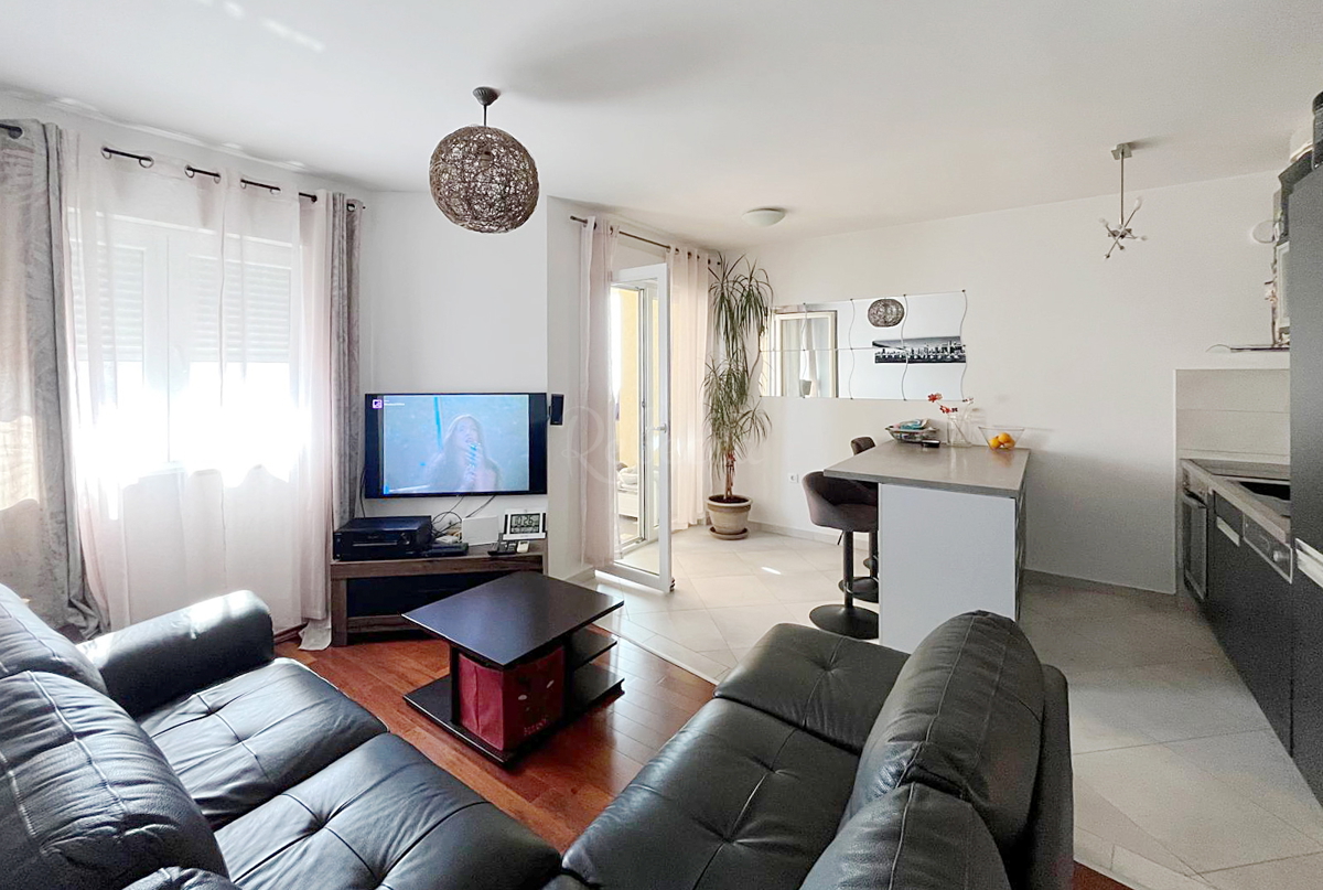 PRODAJA – Stanovanje 55 m², Pula (Medulinska) – opremljeno, balkon, parkirno mesto!