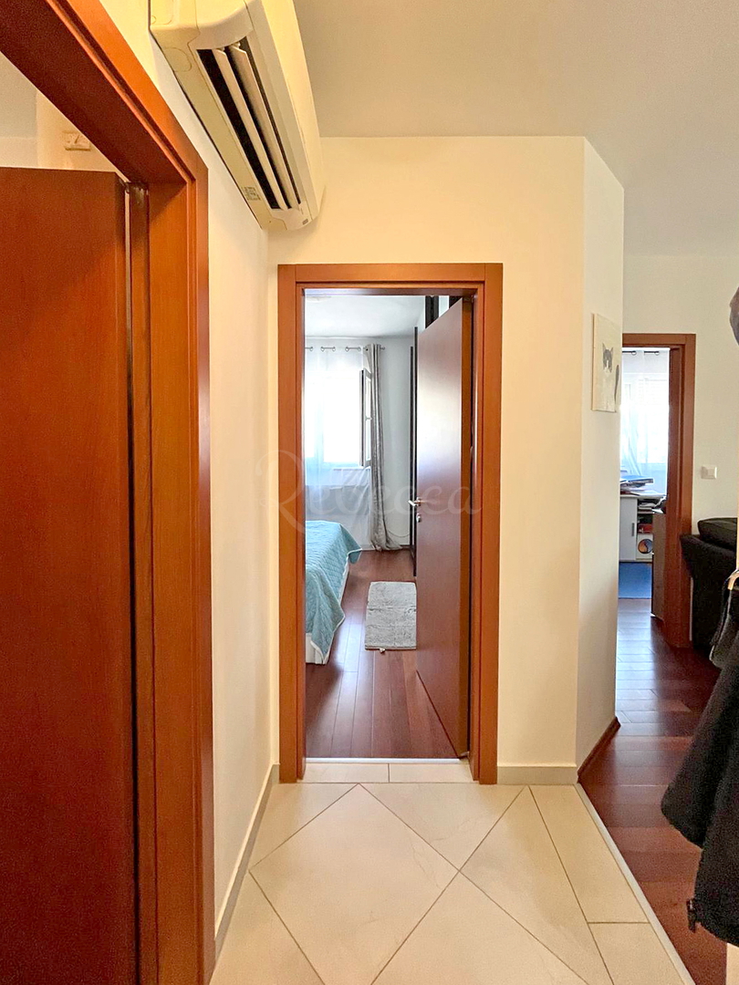 PRODAJA – Stanovanje 55 m², Pula (Medulinska) – opremljeno, balkon, parkirno mesto!