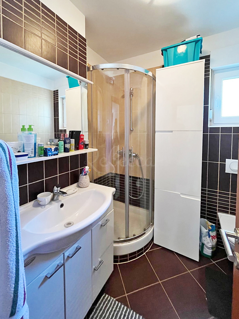 PRODAJA – Stanovanje 55 m², Pula (Medulinska) – opremljeno, balkon, parkirno mesto!