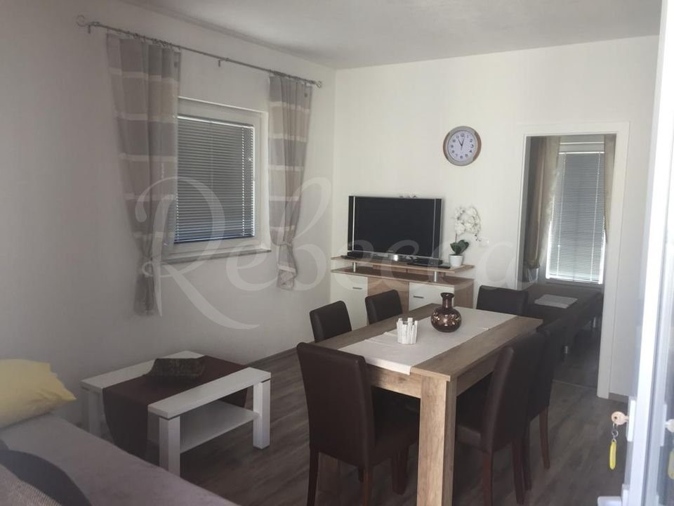 Zadar, Vir, odlična hiša, 7 apartmajev, morje 120 m, južna stran !!!