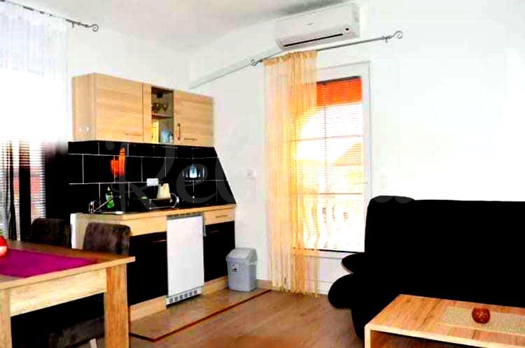 Zadar, Vir, odlična hiša, 7 apartmajev, morje 120 m, južna stran !!!