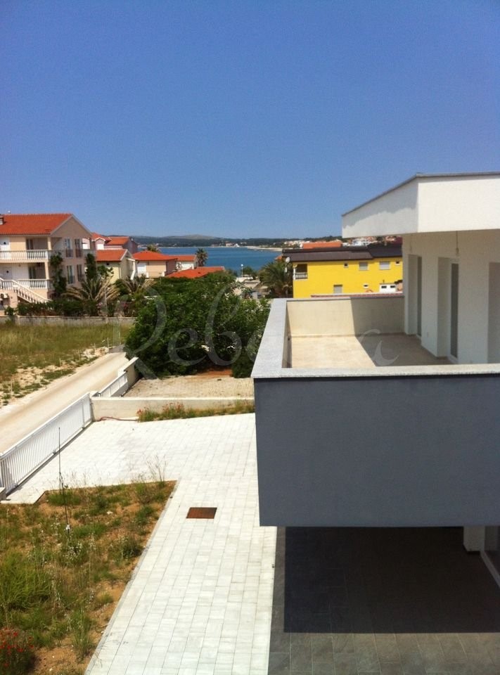 Zadar, Vir, odlična hiša, 7 apartmajev, morje 120 m, južna stran !!!