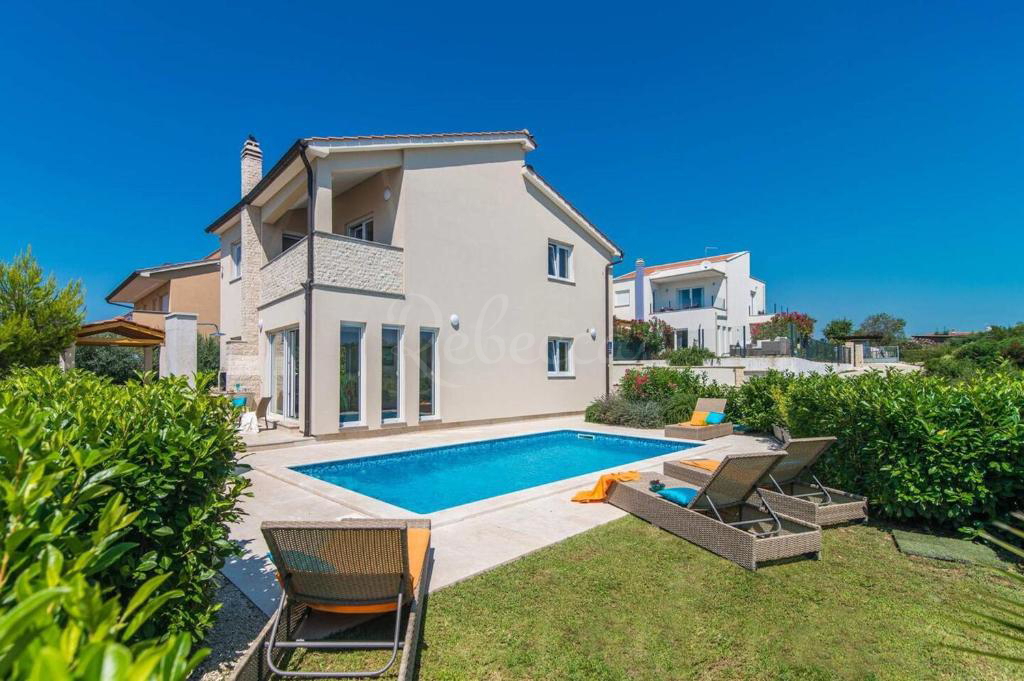 Vila z bazenom, 180 m2, pogled na morje, Pomer