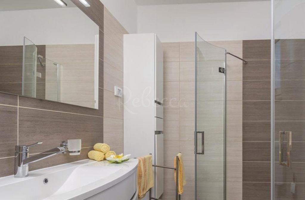 Vila z bazenom, 180 m2, pogled na morje, Pomer