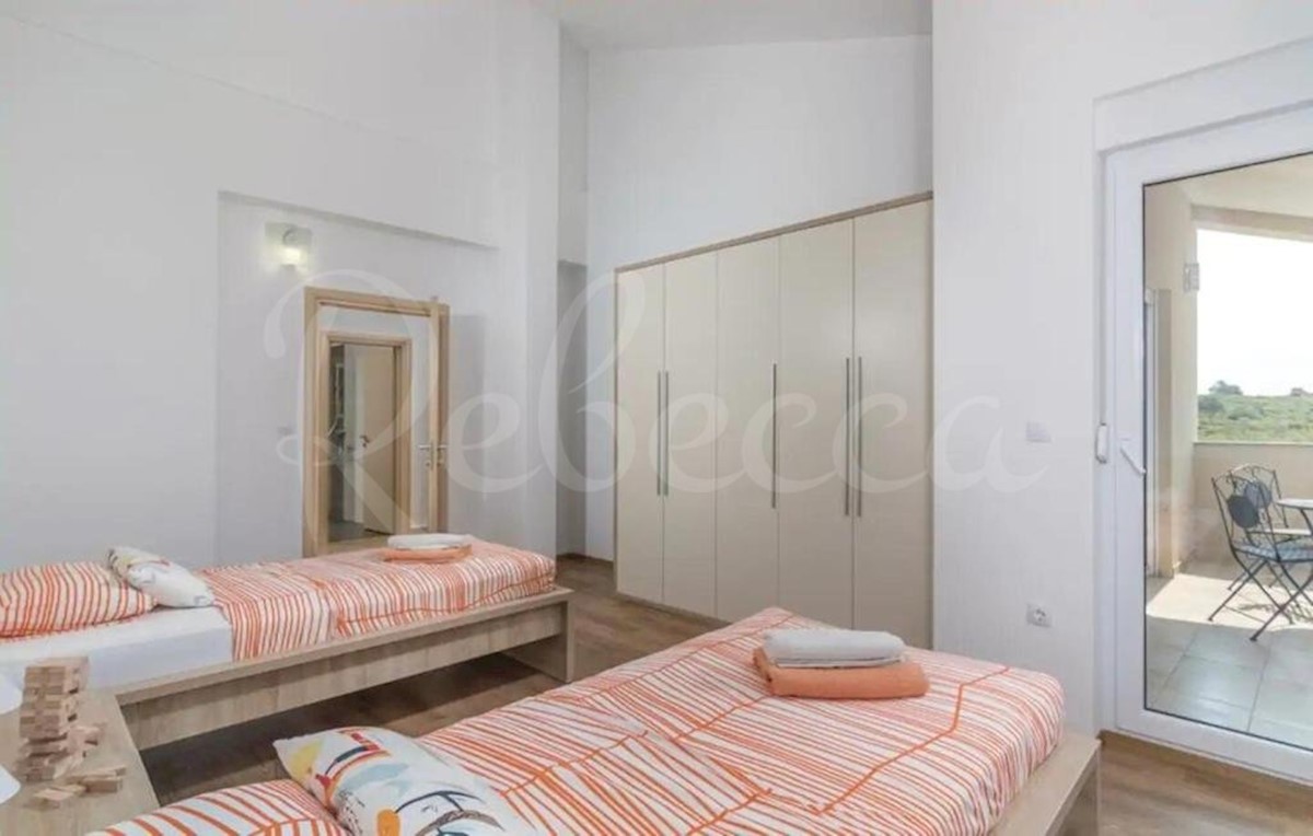 Vila z bazenom, 180 m2, pogled na morje, Pomer