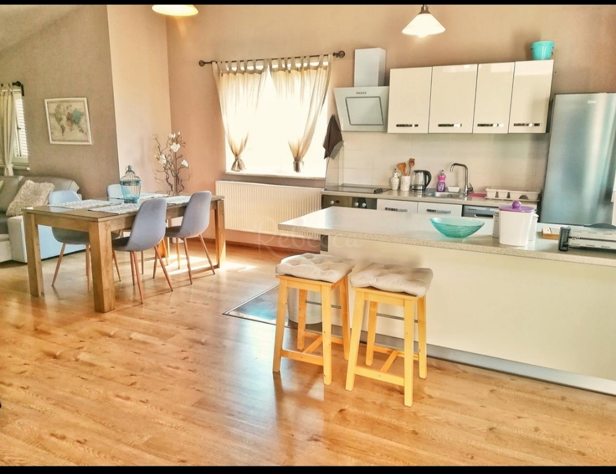 Pula, hiša s štirimi apartmaji