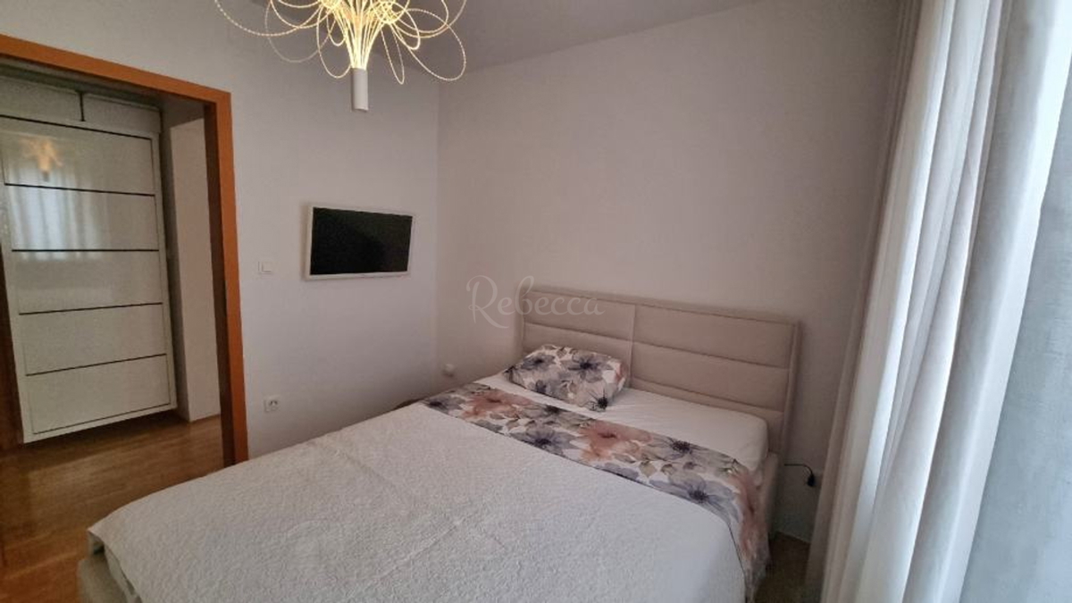 Stanovanje 2. nadstropje, 61 m2, 2 spalnici, terasa, parkirišče, Pula