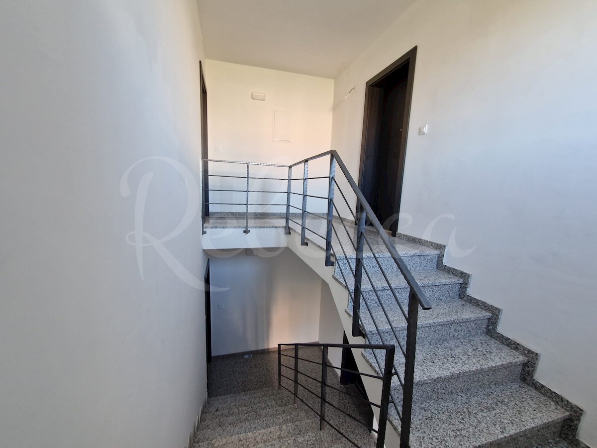 Nin, Zaton, apartma s strešno teraso (97m2), 40 metrov od morja, NOVOGRADNJA