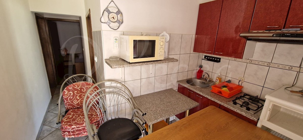 Vir, jug, hiša s 3 apartmaji (207,69m2) in garažo, 80m do morja