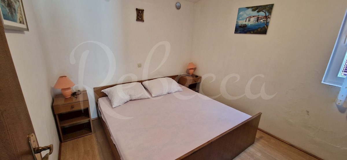 Vir, jug, hiša s 3 apartmaji (207,69m2) in garažo, 80m do morja