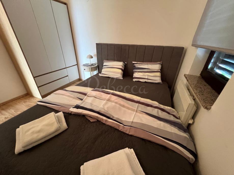 Hiša s pogledom na morje, dva apartmaja, garaža, Jadranovo