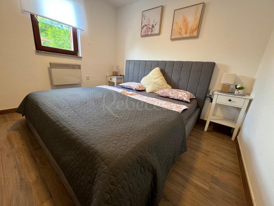 Hiša s pogledom na morje, dva apartmaja, garaža, Jadranovo