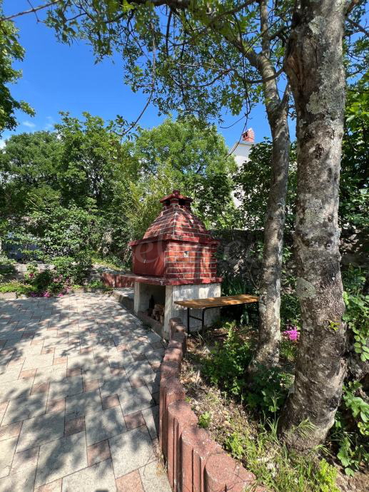 Hiša s pogledom na morje, dva apartmaja, garaža, Jadranovo