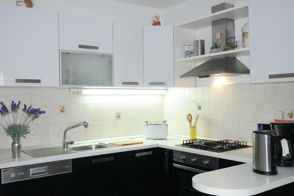 Samostojna vila z bazenom, blizu centra mesta, Pulj