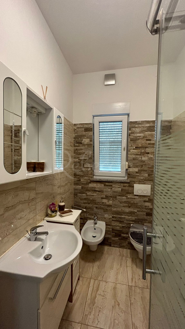 Apartmajska hiša, 240 m2, bazen, Pula